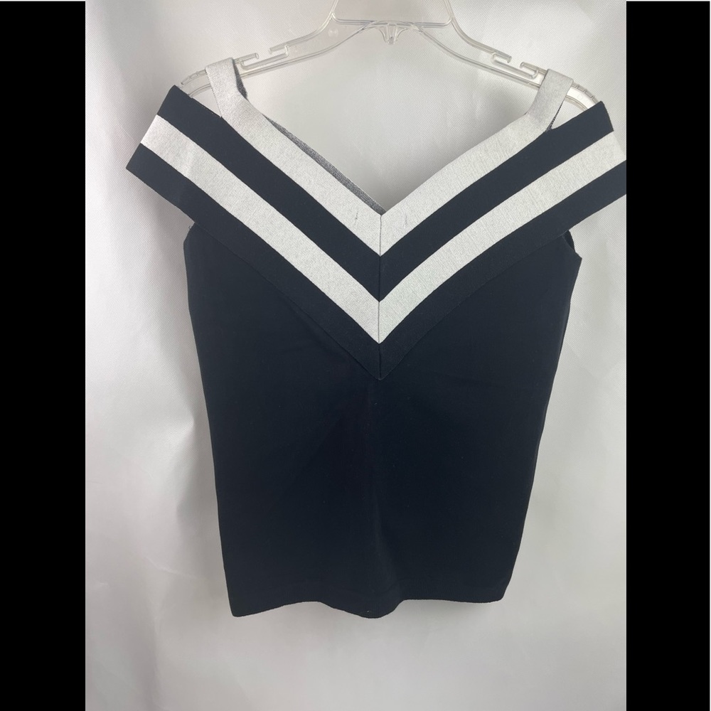 Siberian Knit Black and White V Neck Top Sz M